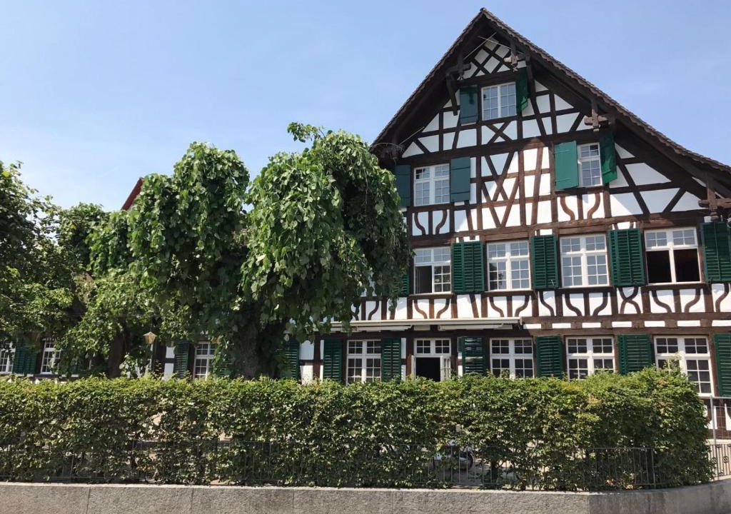 Rafz Hotel | Gasthaus zum Goldenen Kreuz
