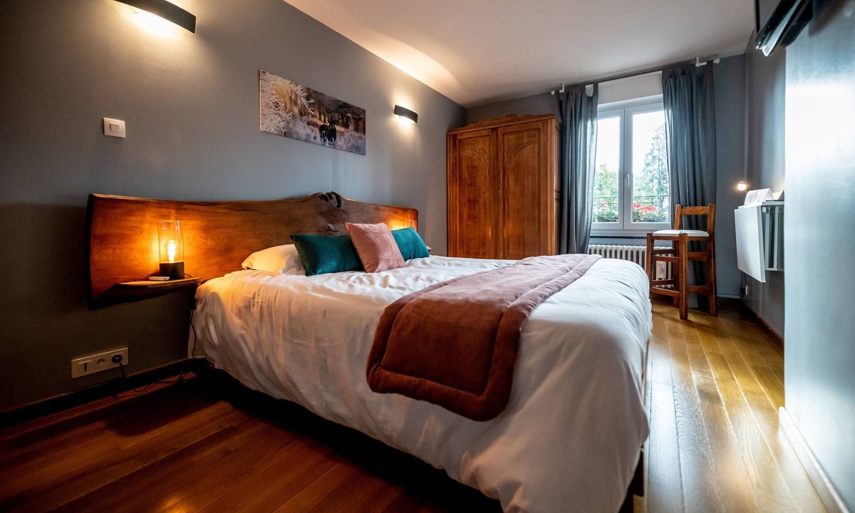 Gommegnies Bed & Breakfast | Gastronomic table and bed & breakfast (SUITE MORMAL)