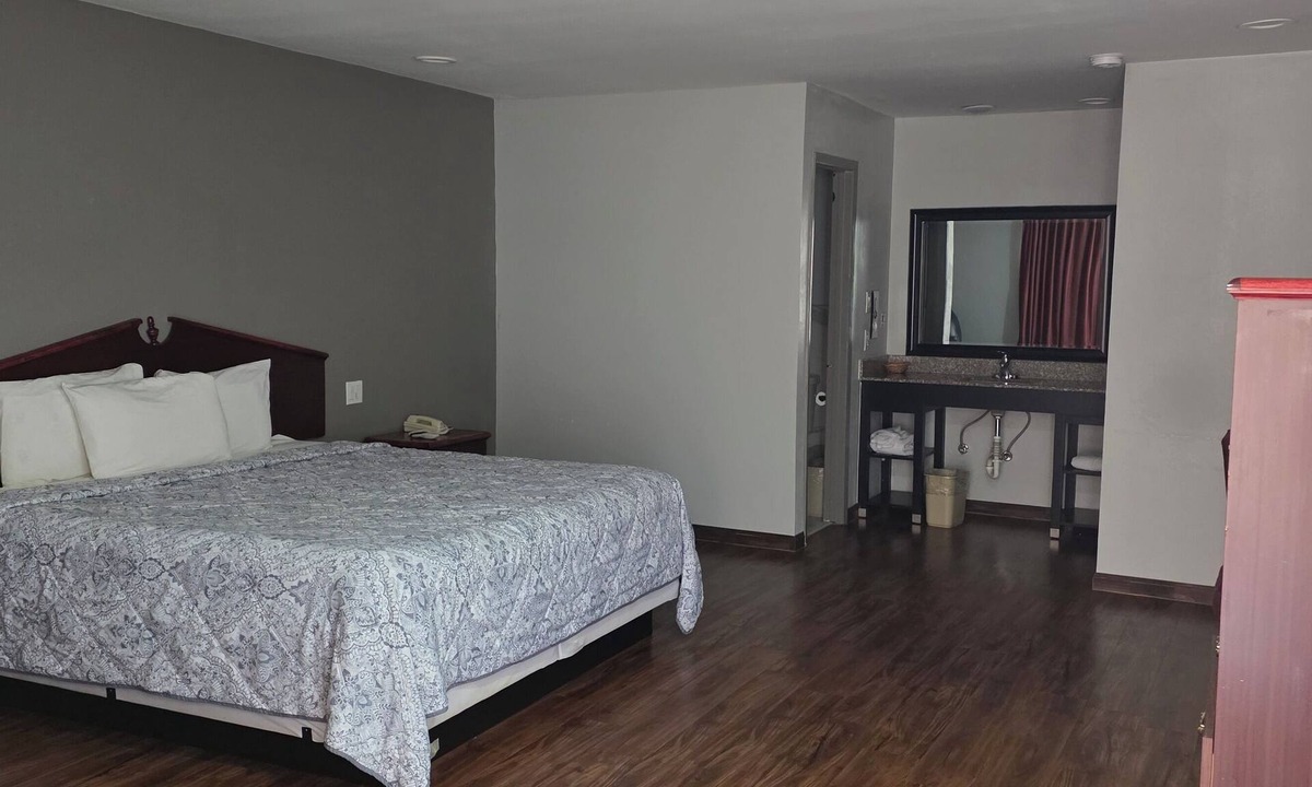 Brownwood Hotel | Gate One Inn
