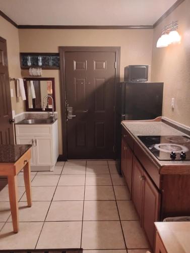 Baton Rouge Apartment | Gated 2 Double Bed Studio with Full Kitchen 116