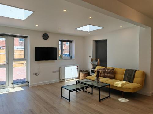 Patchway House | Gated 4 Guests House Free Parking