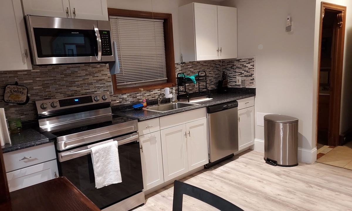 Tobyhanna House | Gated Community! Outdoor pools,lake,boats mini golf, cafe and more!