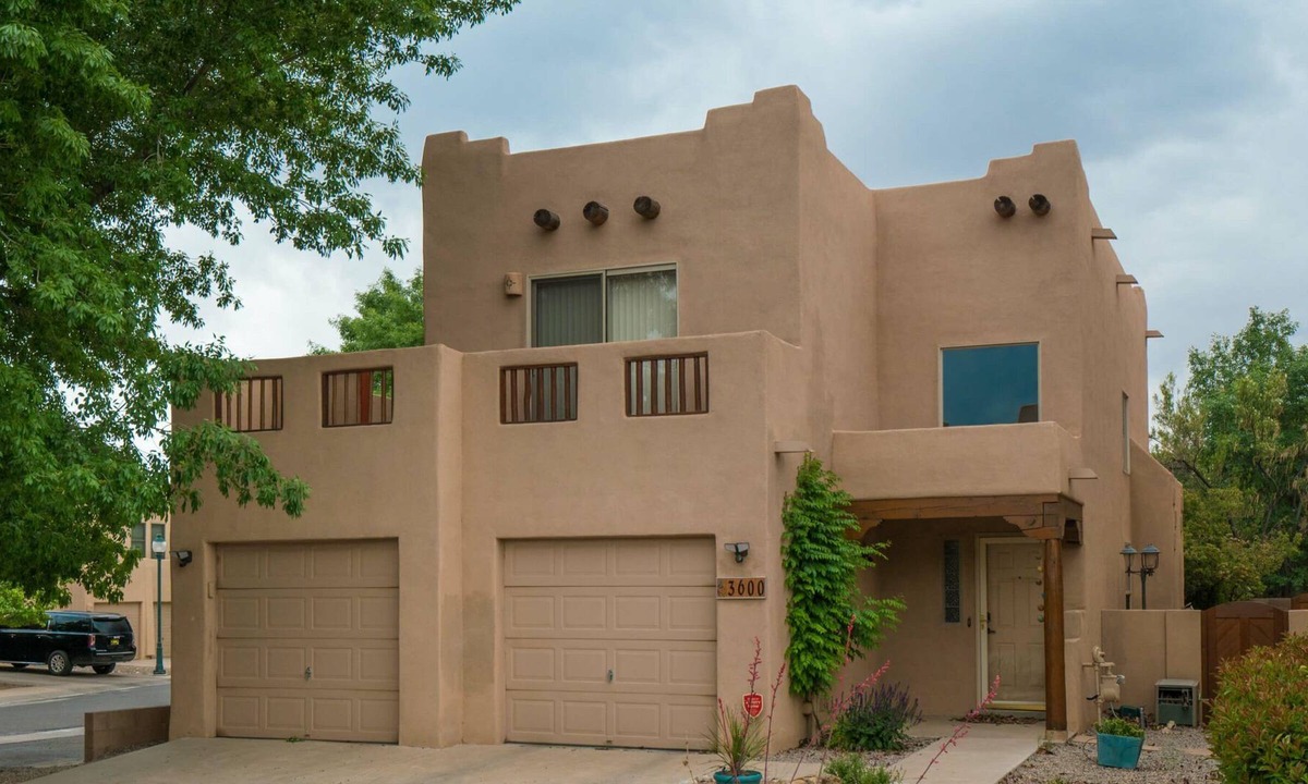 Taylor Ranch House | Gated Getaway