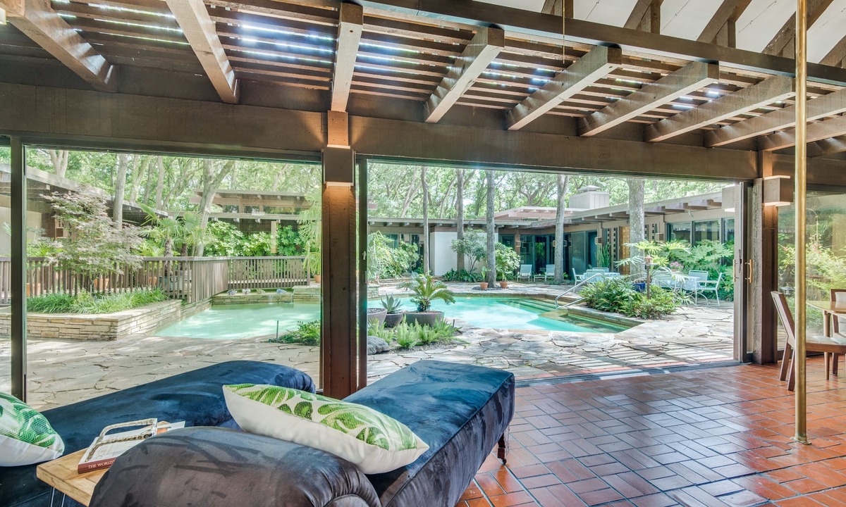 Irving House | Gated Mid-Century Modern Estate Guesthouse