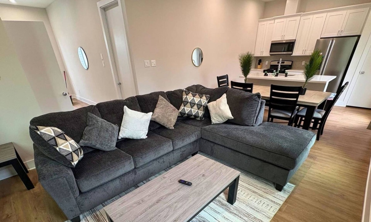 Northside House | Gated Modern 3BR Near Downtown Med Center