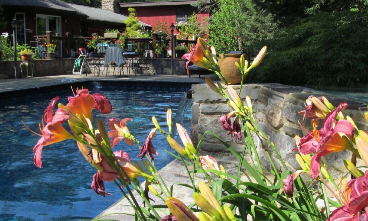 New Paltz Bed & Breakfast | Gatehouse Gardens - 3 Room Suite