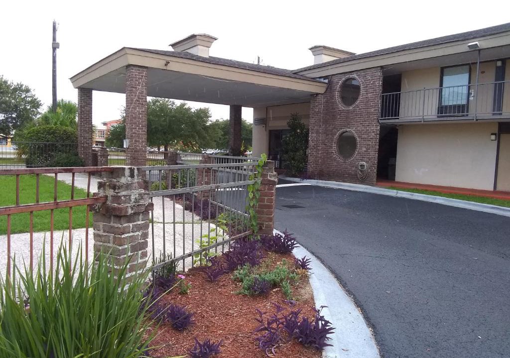 Windsor Forest Hotel | Gateway Inn Savannah
