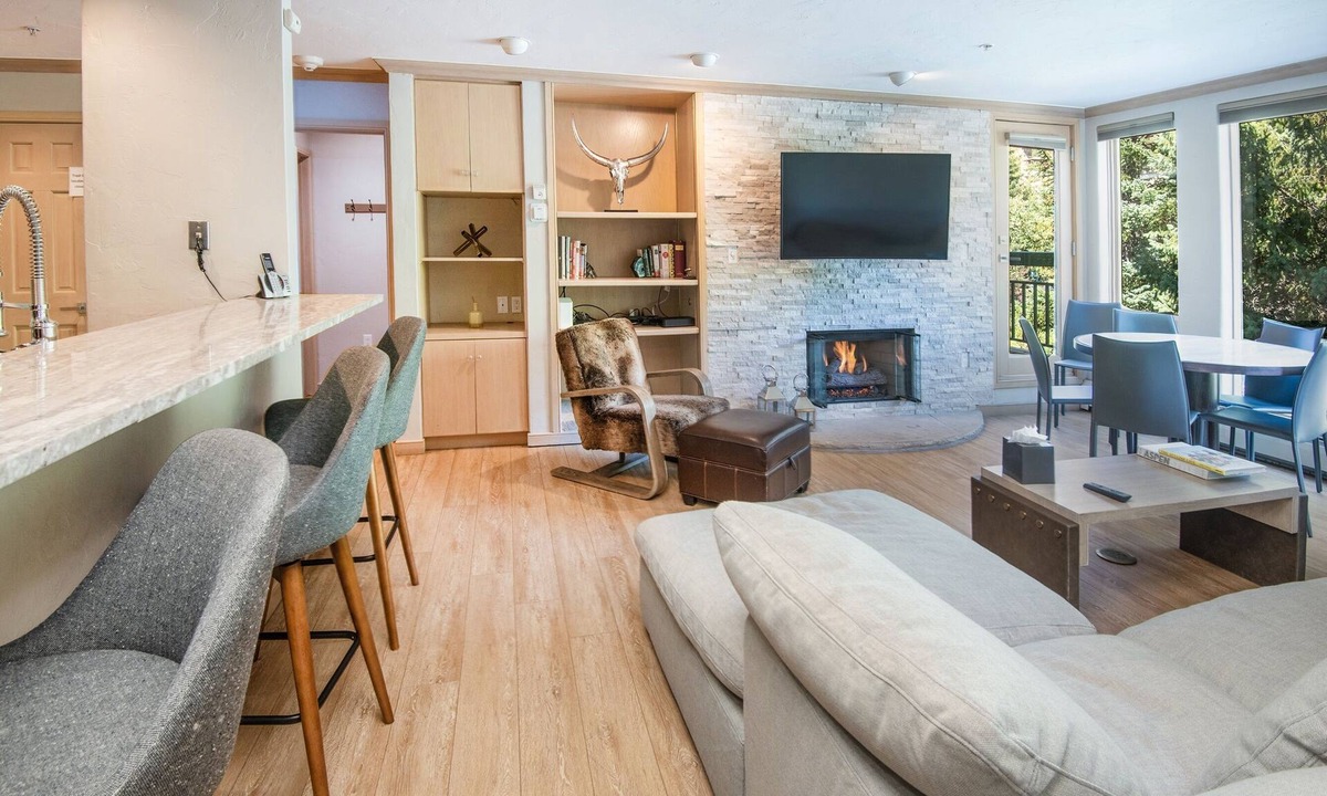 Vail Condo | Gateway Plaza R4 2 Bedroom Condo by RedAwning