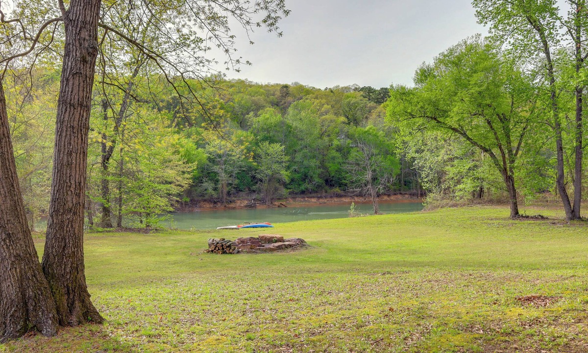 Clinton Apartment | Gateway to Greers Ferry Lake! Cozy Couple's Escape
