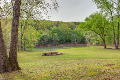 Clinton Apartment | Gateway to Greers Ferry Lake! Cozy Couple's Escape