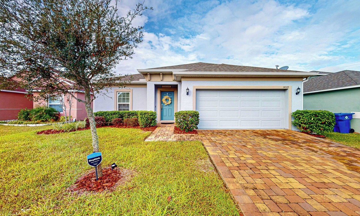 Groveland House | Gateway to Orlando Theme Parks! Dog-Friendly Haven