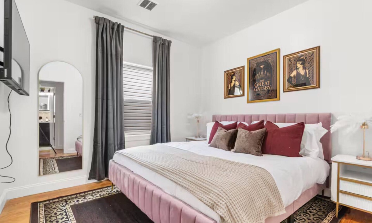 Hackensack River Waterfront House | Gatsby 3BR - Pool Table - Sleeps 10 - Near NYC
