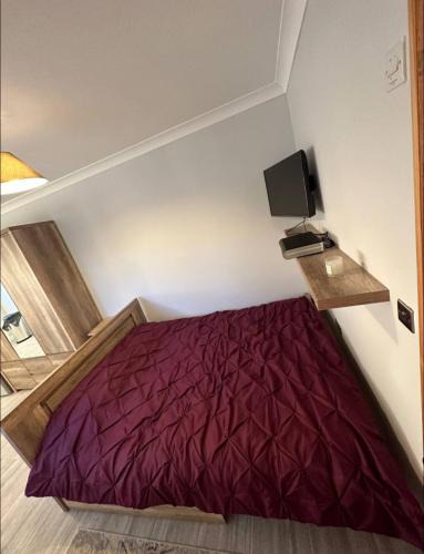 Tinsley Green Apartment | Gatwick Cosy Apartment