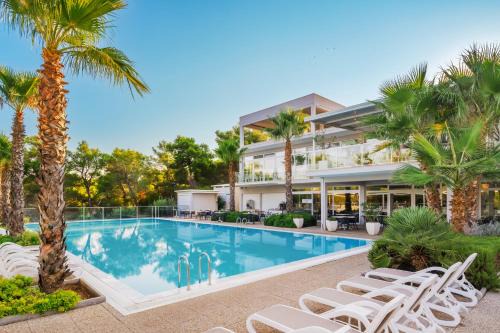 Cove Osibova (Milna) Resort | Gava Waterman Milna Resort – All Inclusive