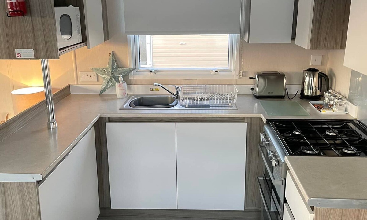 Ayr House | GDs Caravan Hire Craig Tara