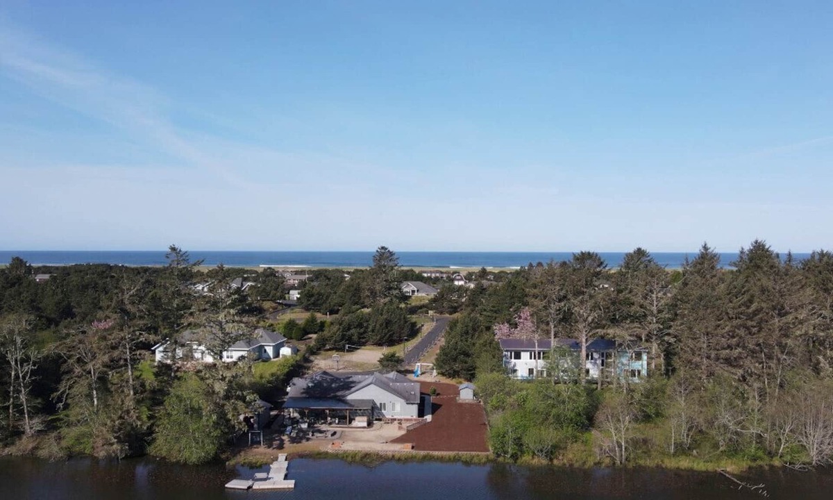 Warrenton House | Gearhart Lakefront Oasis