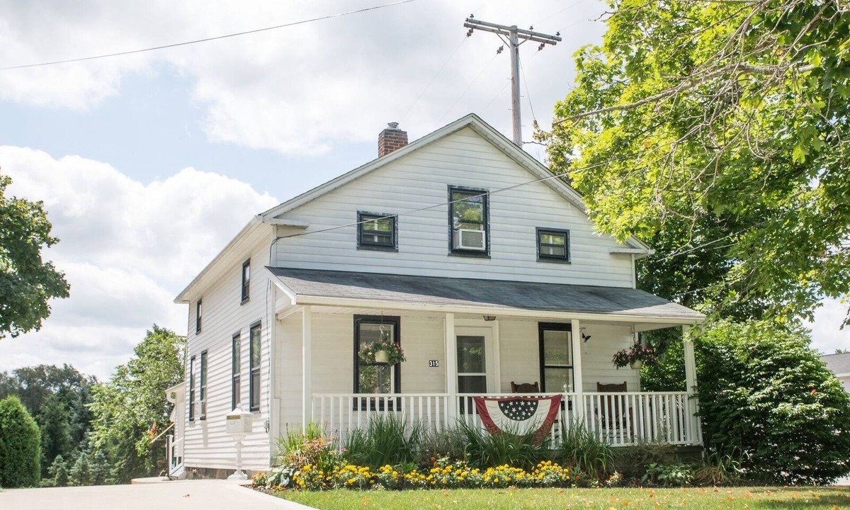 Chardon House | Geauga Maple Cottage