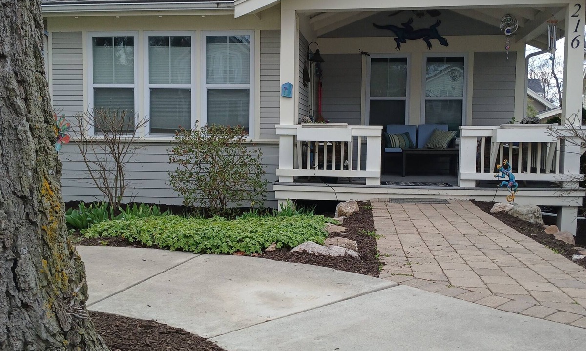 New Buffalo House | Gecko Cottage . Walk to beach, pool, food, shopping - Clean, cozy, ahhh