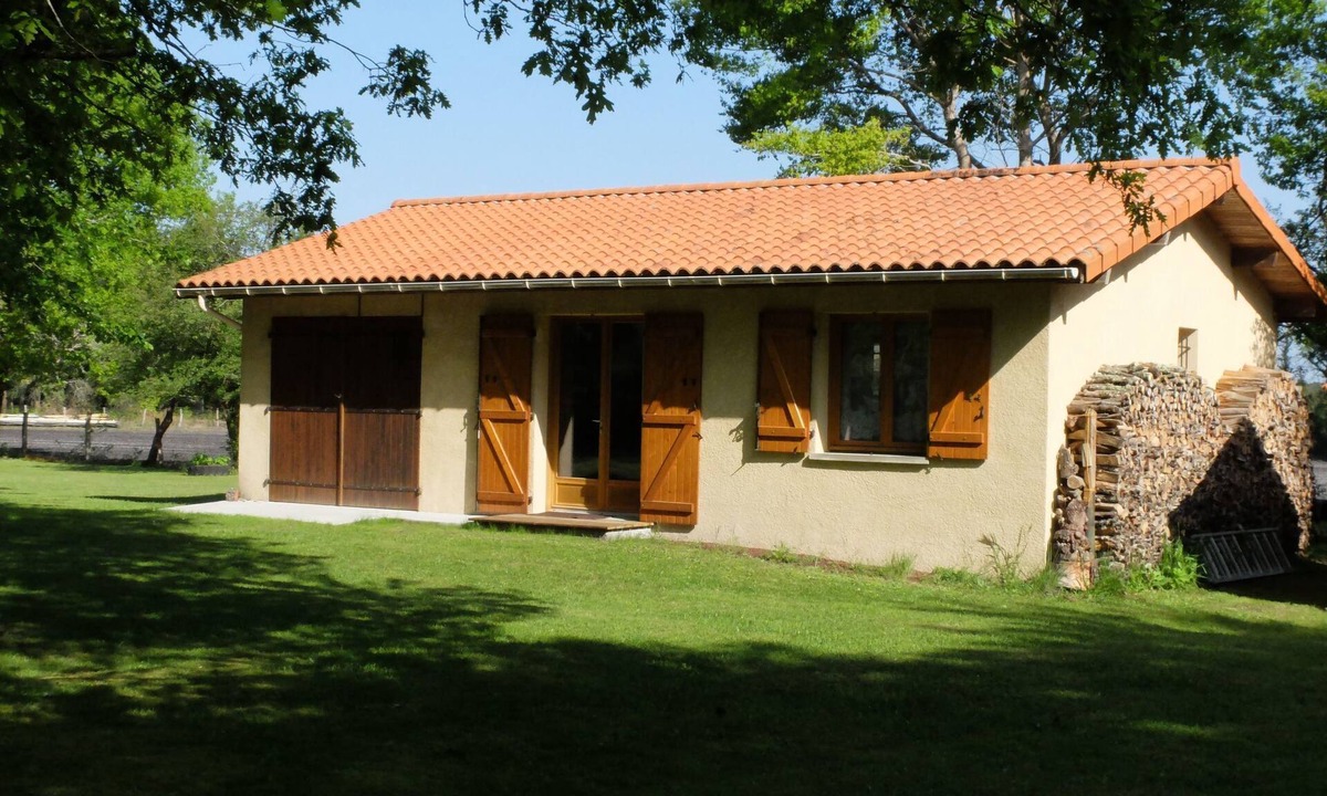 Mezos House | Gemütliches Ferienhäuschen im Grünen mit Terrasse by Interhome