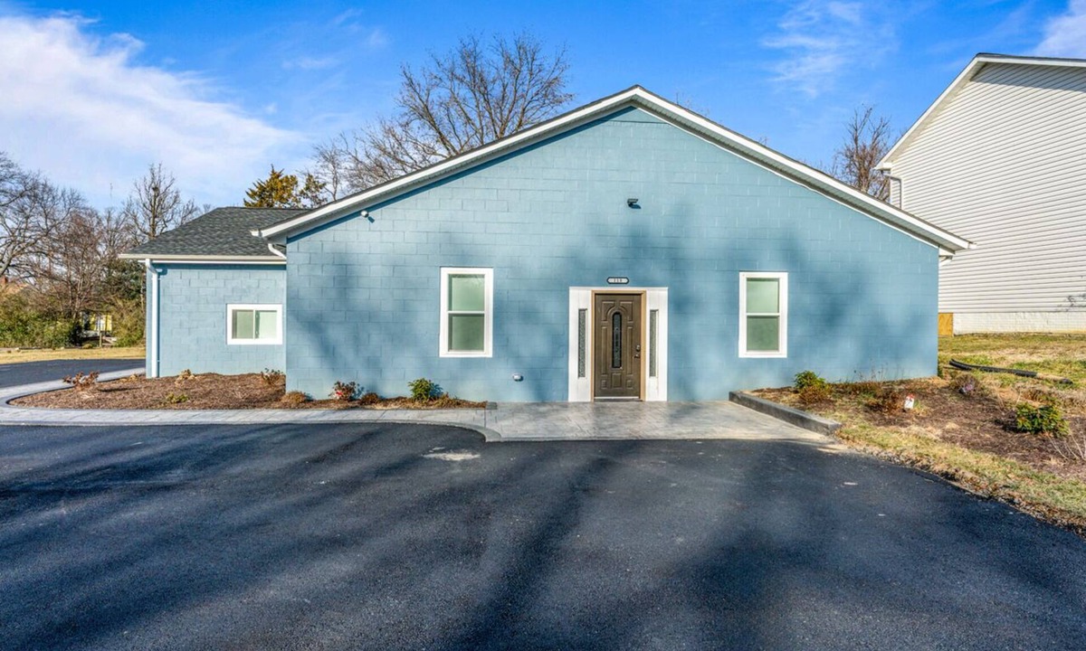 Fredericksburg House | Gem in a box!