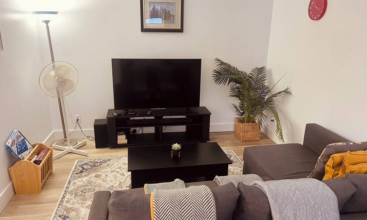 Mount Pearl Apartment | Gem in Da Pearl - Cozy, Clean 2 Bedroom Basement Apartment. 1 Queen & 2 Dbl Beds