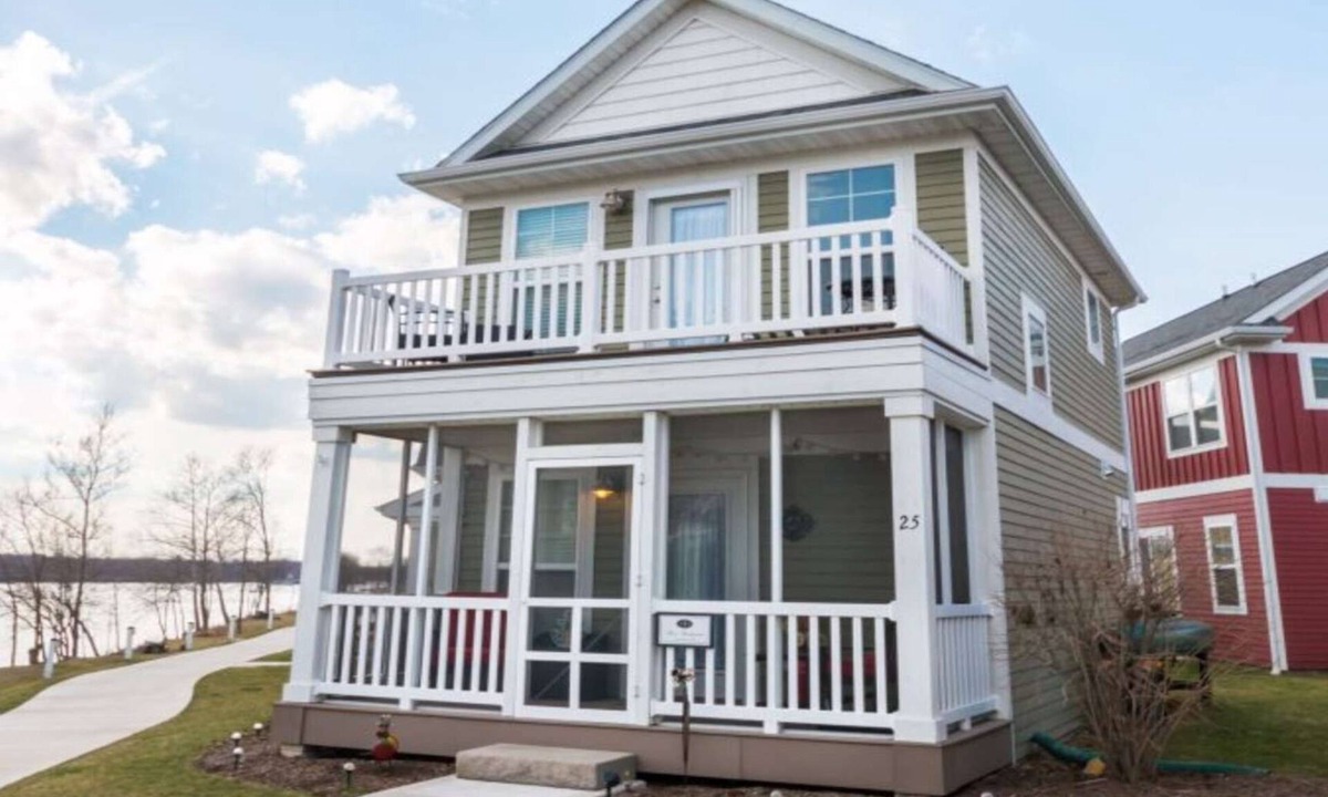 Ottawa House | Gem Location on the River!