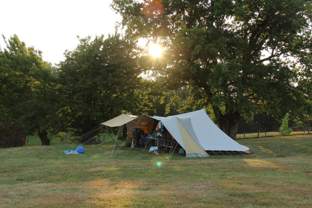 Condal Other | Gemeubileerde tent