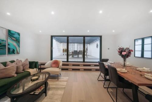 Pembridge Apartment | Generous 3-Bed Split-Level Apartment