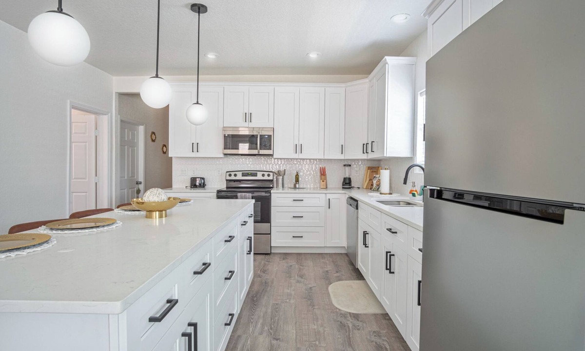 Eastside Promise Neighborhood Cottage | Generous 5br/3ba Haven Close to Alamo & Riverwalk!