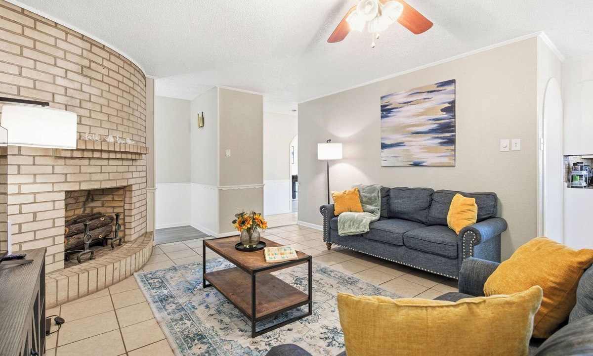 Abilene House | Generously Sized 5 Bedroom Retreat