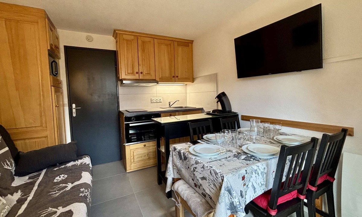 Chatel Apartment | Gentianes 64B: Studio near the center of Chatel