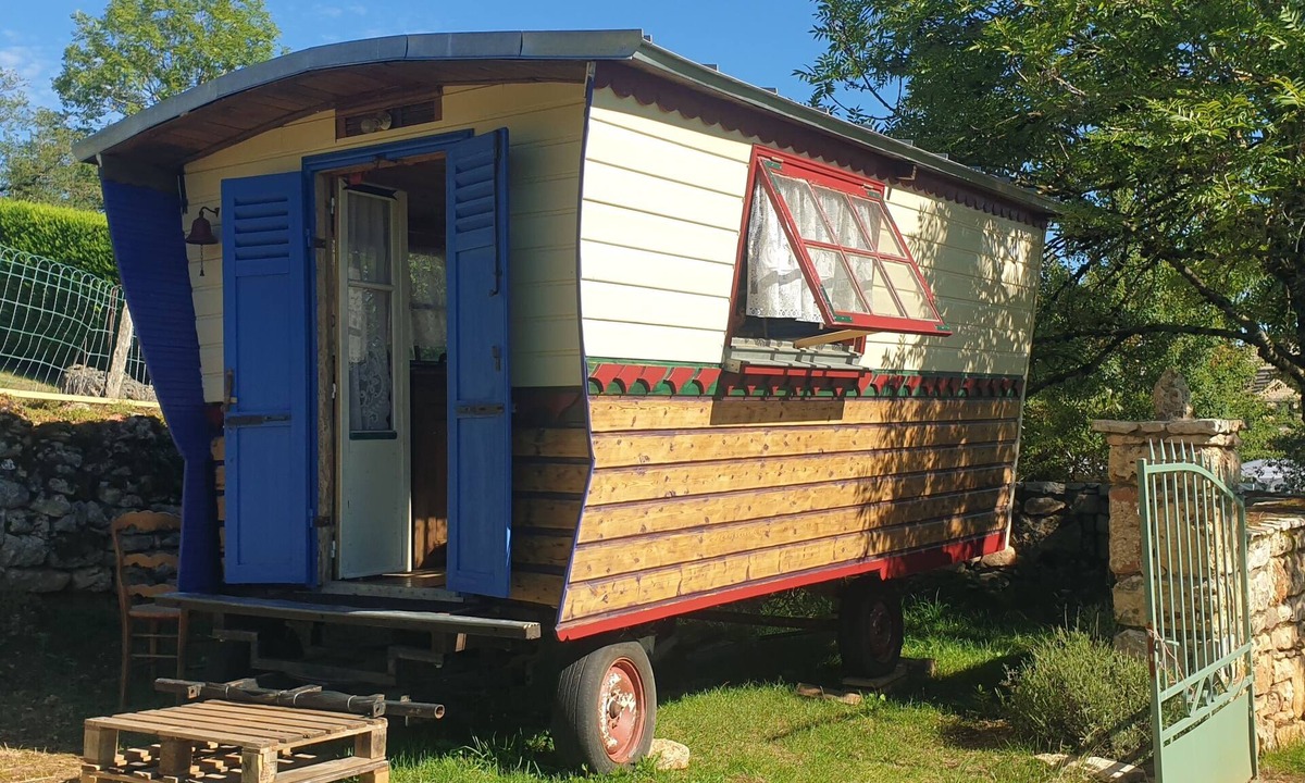 Saint-Georges-de-Levejac Cabin | Genuine gypsy caravan in the Tarn gorges