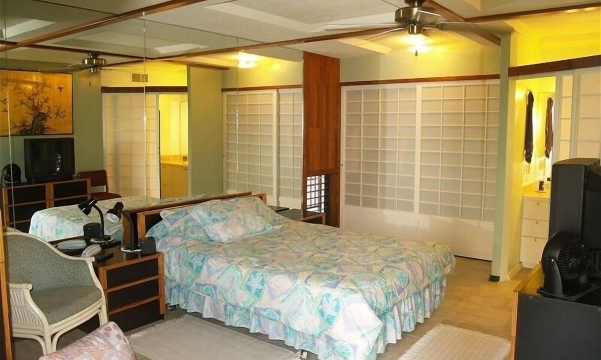 Makaha Condo | Genuine & Affordable 1250 sqft Big Beach-front Corner Unit