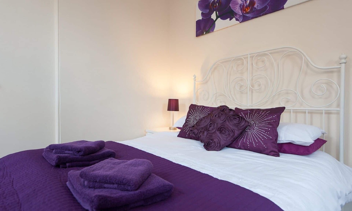 Tollcross Apartment | Genuine City Centre Apartment (Bread St)