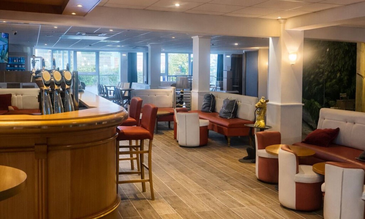 Le Mesnil-Amelot Hotel | Geographotel Paris - Roissy CDG Airport