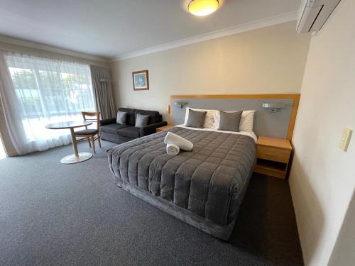 Nowra Hotel | George Bass Motor Inn