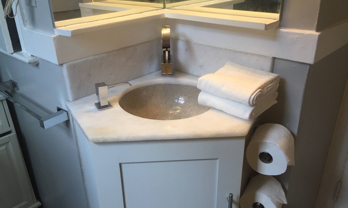 Georgetown Apartment | Georgetown 2 bedrooms, one bathroom , centrally located .