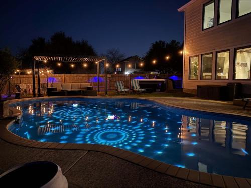 Georgetown House | Georgian 5BR Retreat Heat Chilled Pool + Hot Tub