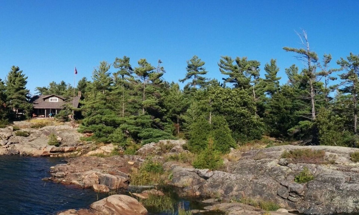 Byng Inlet Cottage | Georgian Bay Private island, unique authentic log cabin