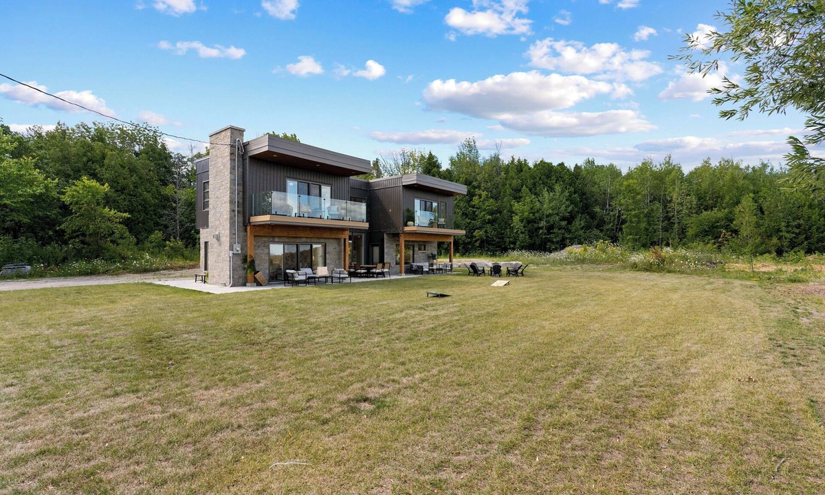 Waubaushene House | Georgian Bay Private Modern Escape Near Ski Hill