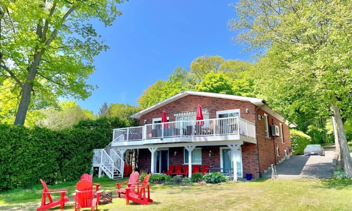 Penetanguishene Cottage | Georgian Bay Retreat - Cozy Fire-pit & Lake Views