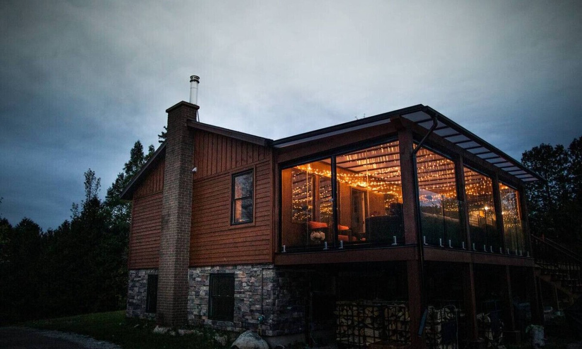 Georgian Bluffs House | Georgian Bluffs Waterfront Retreat Sleeps Up To 24