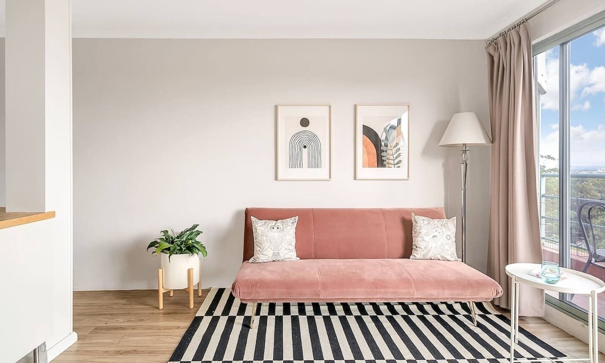 Newtown Apartment | Georgina Mid Century Modern Poolside Stay