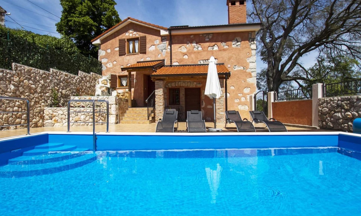 Brsec House | Geräumiges Ferienhaus in Brseč mit Privatem Pool by Interhome