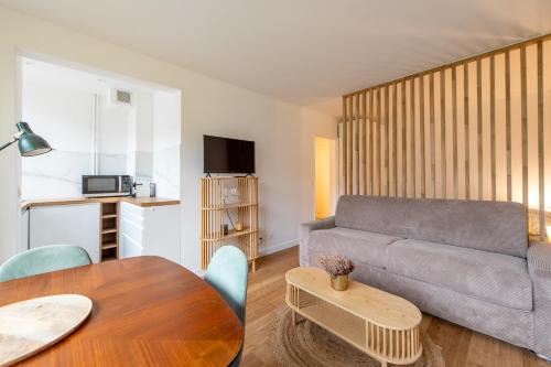 La Villette Apartment | Geranimus Loire Quay