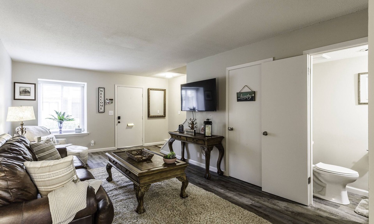 Germantown Condo | Germantown - 30 day minimum