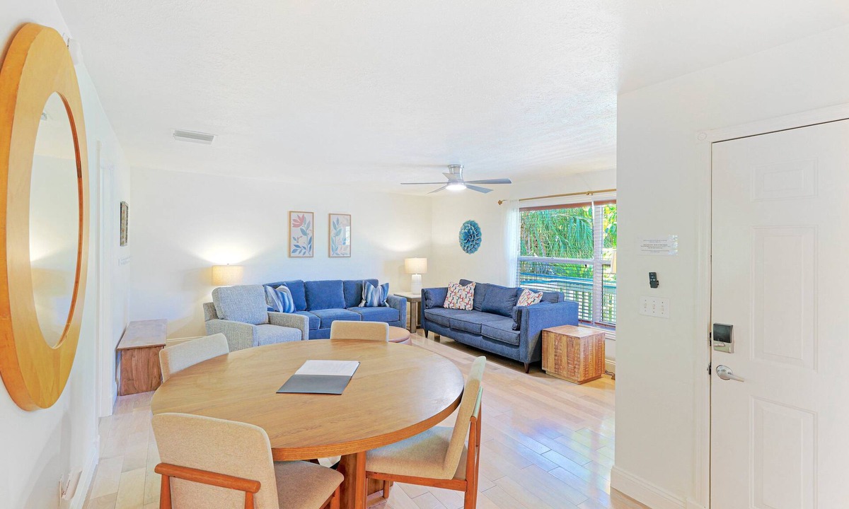 Siesta Key Apartment | Gertrude's Siesta | 8-steps to Beach Path! 4-min Dining & Music! Hammocks, Snorkeling, Sunsets