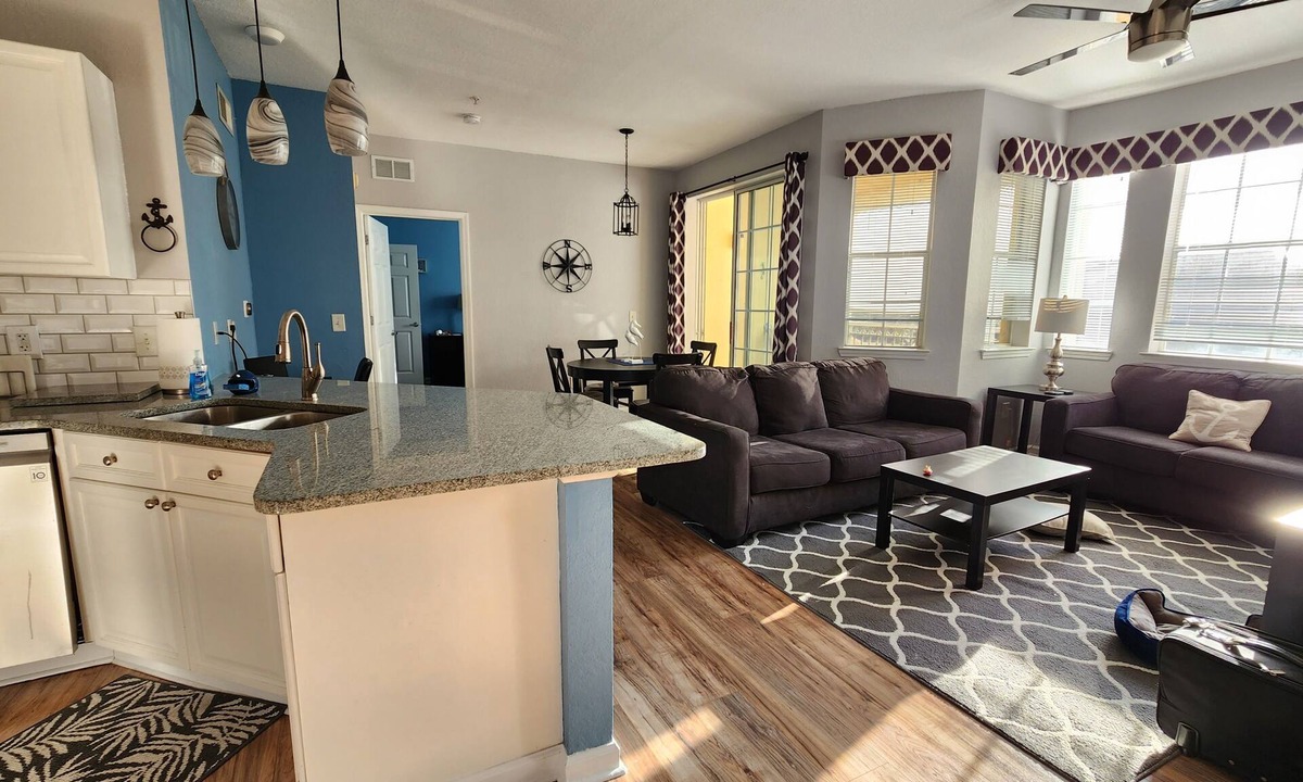 Loughman Condo | Get away from it all in a place that's close to it ALL! Renovated - near Disney!