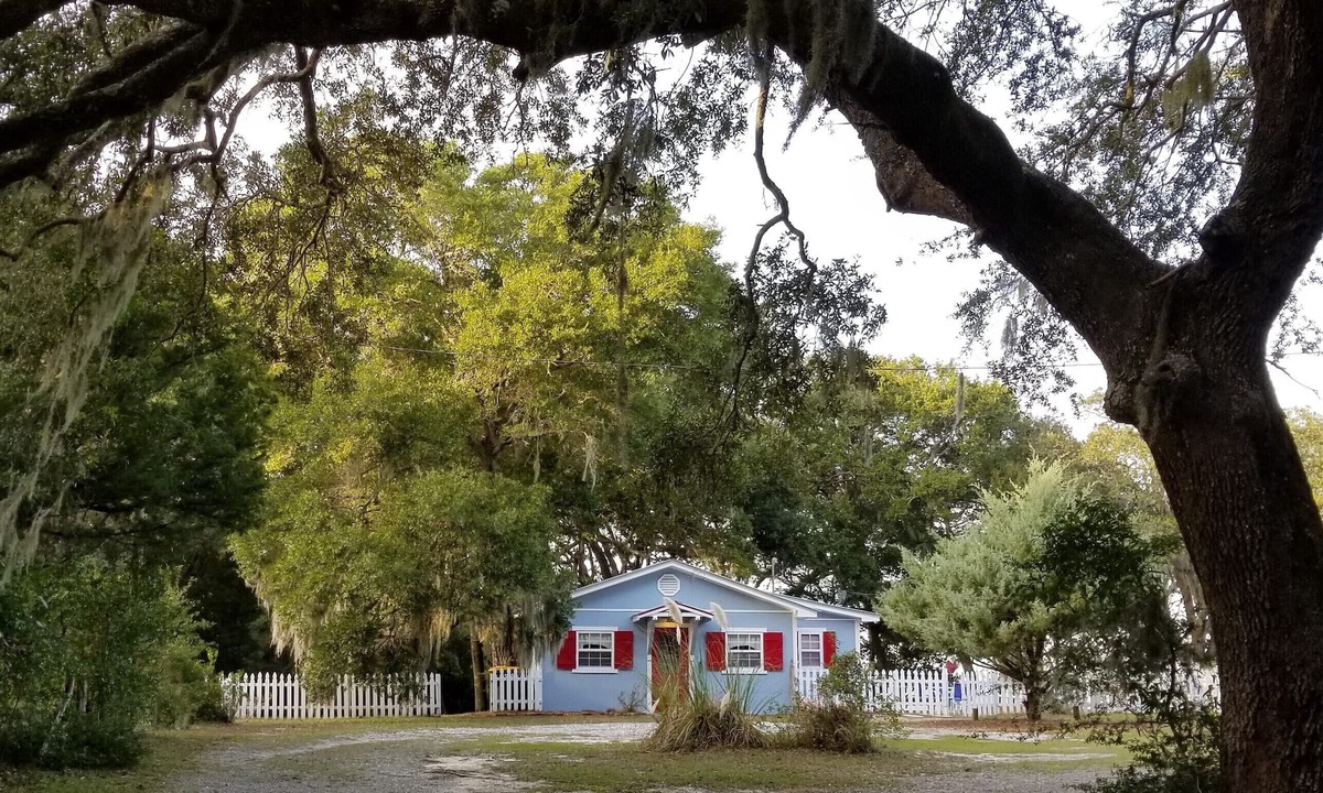 Gulf Shores Cottage | Get away from it all! Pet friendly. Fenced yard. No stairs!
