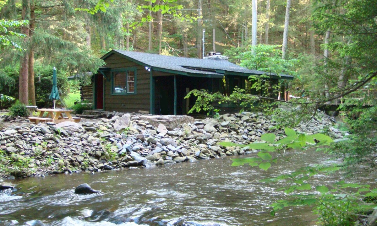 Stroudsburg Cabin | Get cozy at Big Al's Poconos Creek House - Wireless DSL, Trout and Skiing!